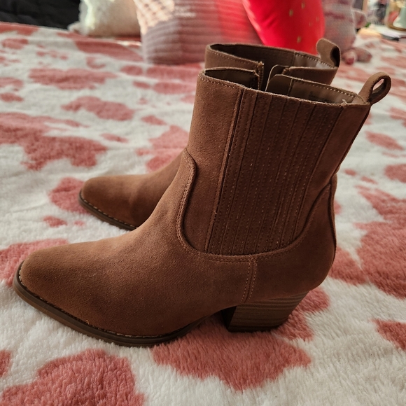 Brown Ankle Boots Low Heel - Picture 6 of 6